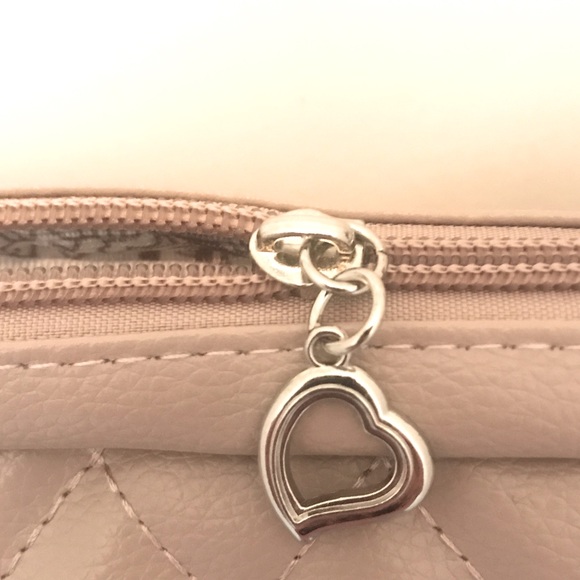 NWT Chic Quilted Crossbody Purse - Picture 10 of 11